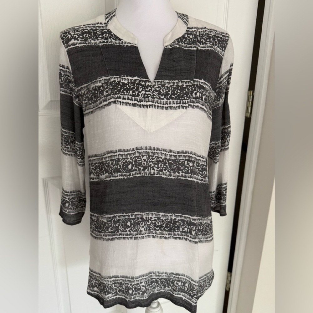 Ivanka Trump Black and White Long Sleeve Striped Top - Size Medium